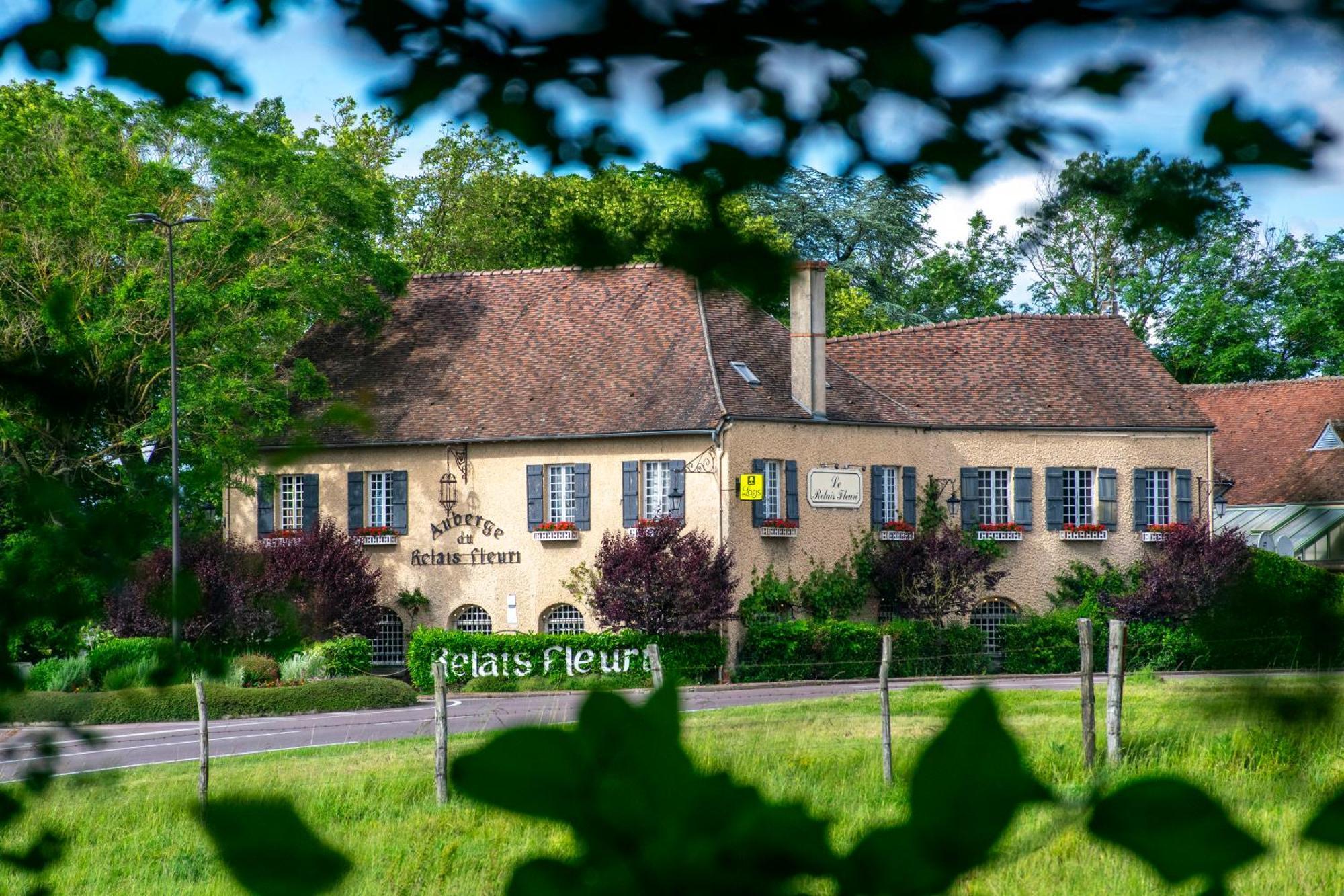 Le Relais Fleuri, Hotel Et Restaurant Logis - Avallon Sauvigny-le-Bois Exterior photo